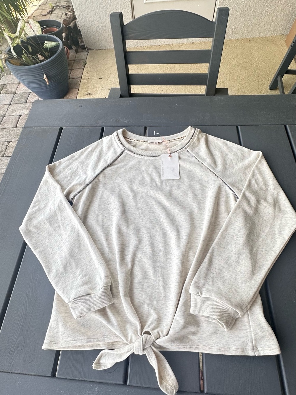 Skies are blueTie-Hem Lightweight Crewneck Sweatshirt  size XS